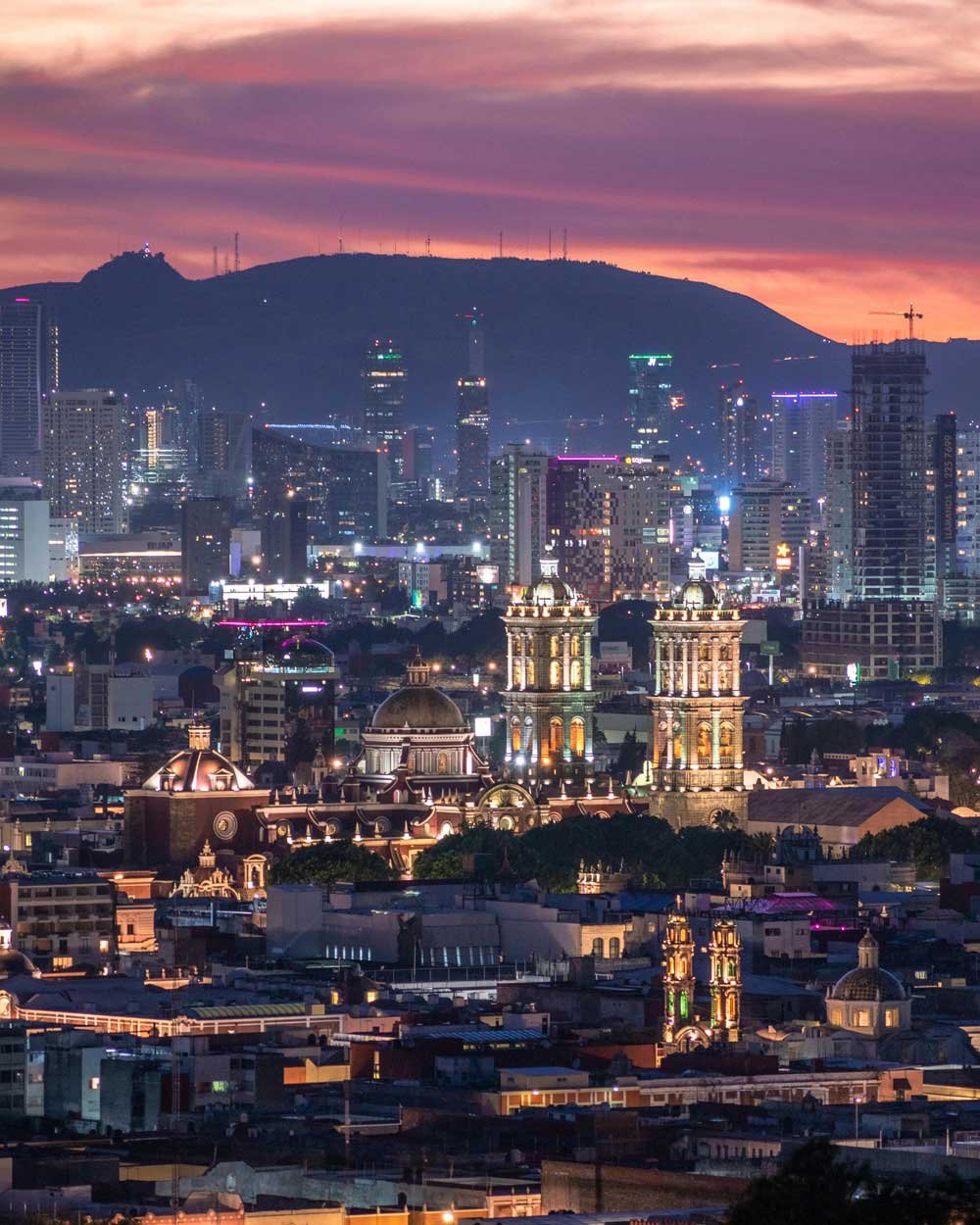 la ciudad de puebla al atardecer
